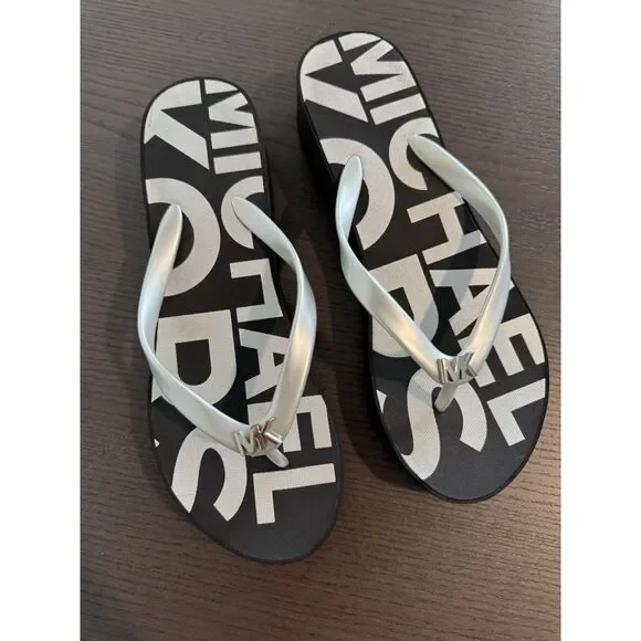 Michael Kors 9 Silver Black Platform Thong Flip Flops Wedge Sandals Mk Womens - Picture 5 of 5